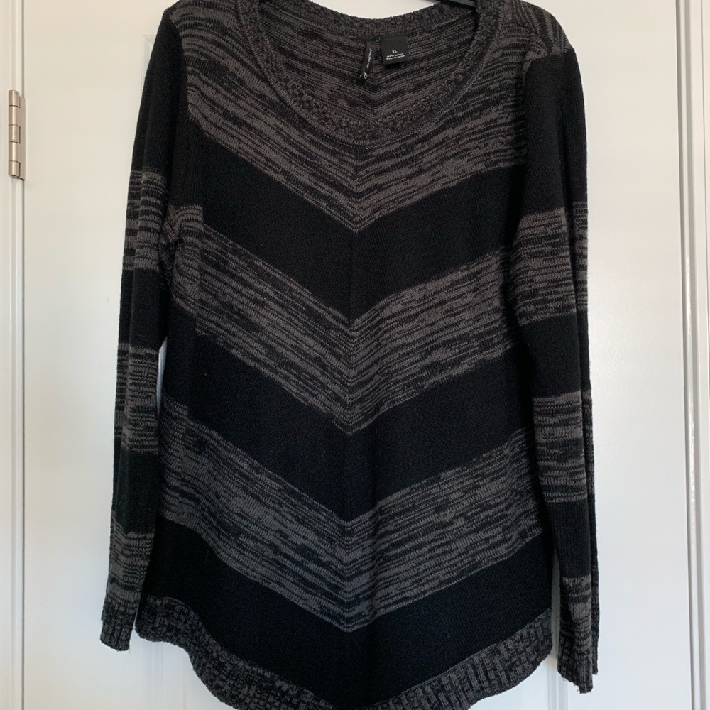 New Directions Long Sleeve Black and Gray Sweater